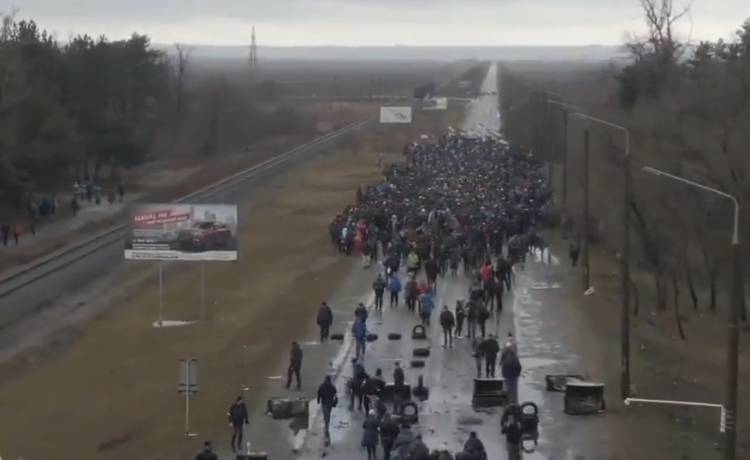 Poruszające sceny z miasta Enerhodar. Tłum obronił elektrownię atomową [WIDEO] 