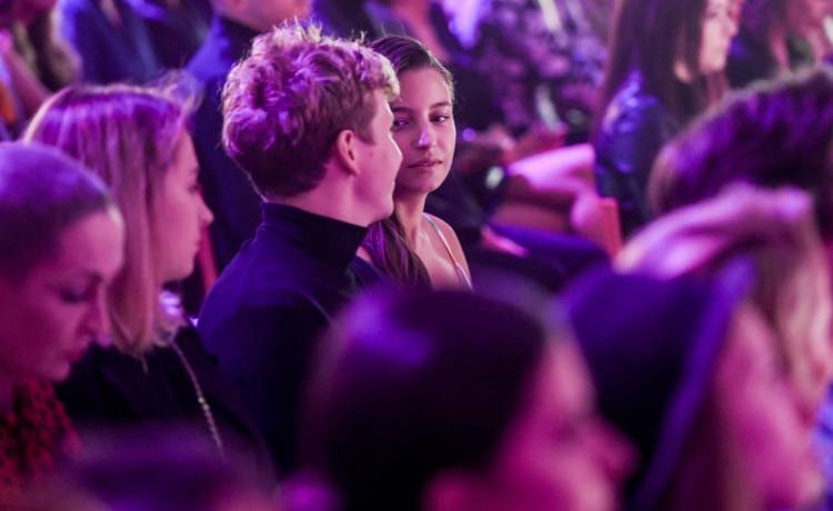 Julia Wieniawa w objęciach znanego aktora. Są parą?