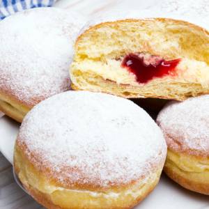 Pogański tłusty czwartek obchodzono w zadziwiający sposób. Pączki jemy na słodko, ale nie zawsze tak było…                                       