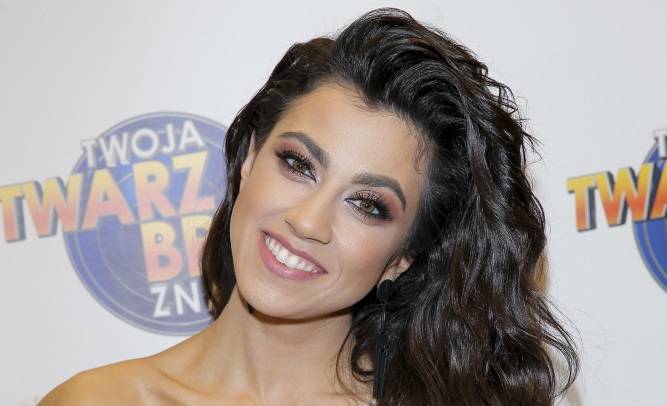 Maja Hyży pozuje topless na plaży. Wokalistka zaliczyła wpadkę? [ZDJĘCIE]