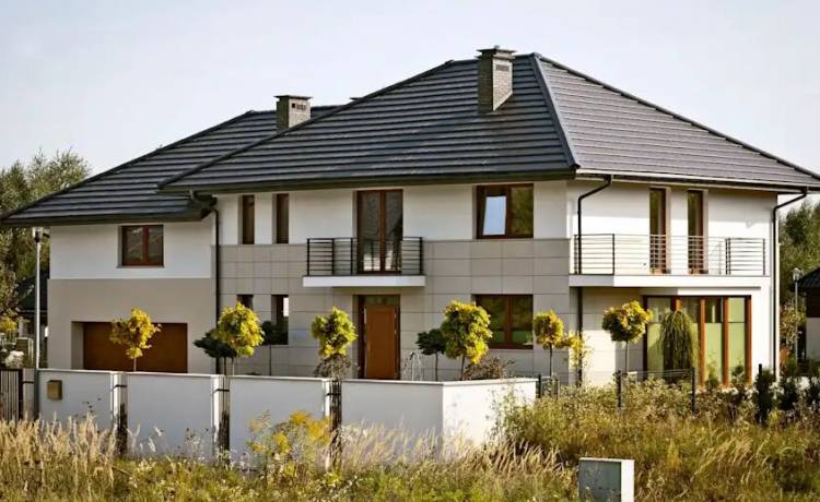 Dachówki betonowe i ceramiczne – gdzie można wykorzystać te trwałe materiały na pokrycie dachu? Poznaj sprawdzone rozwiązania!