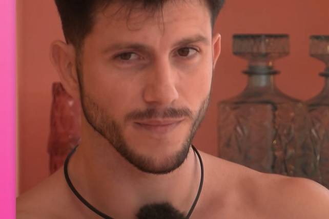 Nowy mieszkaniec  "Love Island " to były partner innej uczestniczki show! Zaskakujące doniesienia na temat przeszłości Sashy 