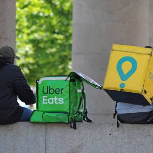 UOKiK wszczął postępowanie wobec popularnych aplikacji do zamawiania jedzenia. Na co skarżą się konsumenci?