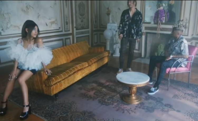 Ariana Grande zazdrosna o ukochanego. Zobacz klip do singla "Boyfriend"                                         