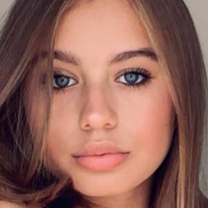 Oliwia Bieniuk i Wiktoria Gąsiewska zagrały w horrorze. W sieci pojawił się zwiastun filmu. "Mroczna i piękna historia" [WIDEO]                           