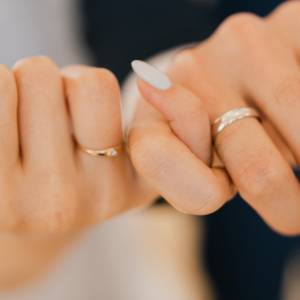 Pokazują, że miłość jest potężniejsza niż wojna. Para wzięła ślub w bunkrze [FOTO]   