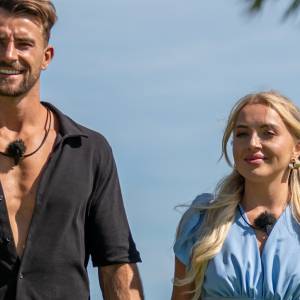 Bartek z "Love Island 8" musiał opuścić program. Widzowie są wściekli na produkcję: "Żenujące"