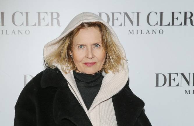 Grażyna Szapołowska eksponuje wdzięki na plaży. 68-latka zachwyca ciałem w stroju kąpielowym [FOTO]