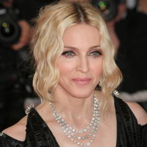 62-letnia Madonna zapozowała w bardzo wyzywającej bieliźnie. Gwiazda przesadziła? [+18]