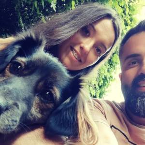 Karol ze "ŚOPW" pokazał stare zdjęcie. Ukochana Laura nie miała dla niego litości! "Życie jest brutalne" [FOTO]