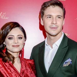 Dramatyczny zwrot akcji w "M jak Miłość"! Artur zagrozi Izie i Marcinowi w dniu ich ślubu?!                                           