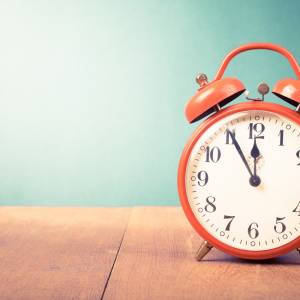 Zmiana czasu 2020. Tej nocy pośpimy krócej. Czy to ostatni czas letni?