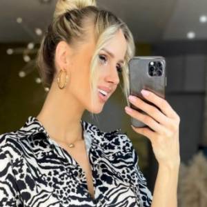 Marta Karpińska z "Gogglebox" postawiła na głęboki dekolt i nową fryzurę! Zmiana na plus? [WIDEO]