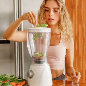 Domowy napój energetyczny. Sprawdź 4 proste i skuteczne przepisy! 