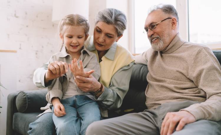 Babcia i Dziadek będą wzruszeni! Oto najpiękniejsze życzenia na ich święto, fot. Shutterstock