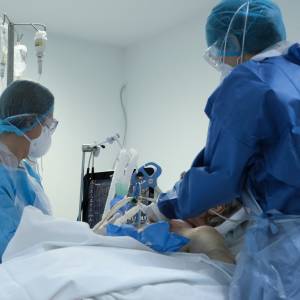 Te osoby przeważnie trafiają do szpitali z Covid-19. Powód ich stanu zdumiewa! 