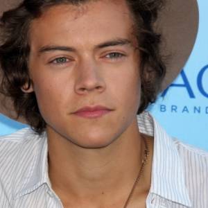 Harry Styles przeszedł metamorfozę. Muzyk zapuścił wąsy!