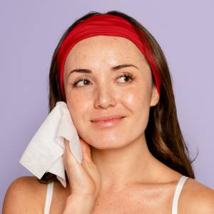 Co oznacza nienoszenie makijażu? Psycholożka wyjaśnia