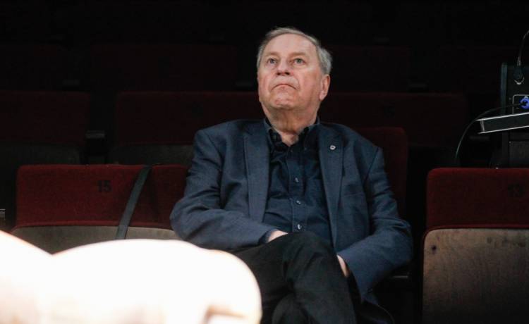 Jerzy Stuhr w ciężkim stanie trafił do szpitala. Krystyna Janda ujawniła treść SMS-a od aktora 