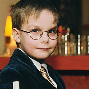 Julian Kamecki grał Piotrusia Cwał-Wiśniewskiego w "Lokatorach". Jak wygląda dziś? [FOTO]