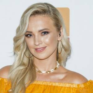 Barbara Kurdej-Szatan w zaawansowanej ciąży na najnowszych zdjęciach. Fani: "Wyglądasz kwitnąco"