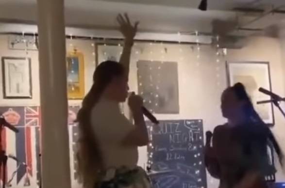 Odmieniona Adele wystąpiła na ślubie swojej przyjaciółki. Zapowiedziała też premierę nowej płyty! [WIDEO]