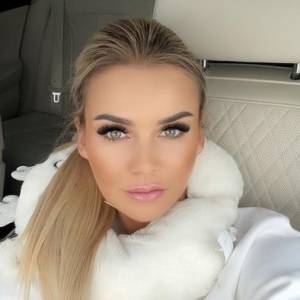 Tak Monika Chwajoł rozpoczęła tydzień! Gwiazda "Królowych życia" wyprężyła ciało i oddała się małym przyjemnościom [FOTO]