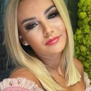 Monika Chwajoł całkowicie bez ubrań. Była uczestniczka "Królowych życia" nago przed aparatem [+18]