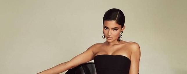 Kylie Jenner zaskoczyła fanów w niegrzecznej odsłonie. Zapozowała w seksownej bieliźnie [FOTO]