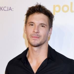 Mikołaj Roznerski pokazał długą wiadomość. Tak gwiazdor "M jak miłość" ostrzega internautów przed oszustwem w sieci! 