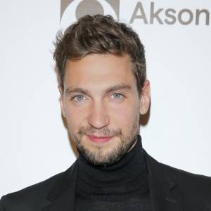 Gwiazdor serialu "Matylda" prywatnie. Kim jest piękna aktorka u jego boku?