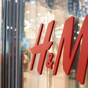 H&M z ogromną zniżką na Black Friday! Klienci muszą się jednak spieszyć!