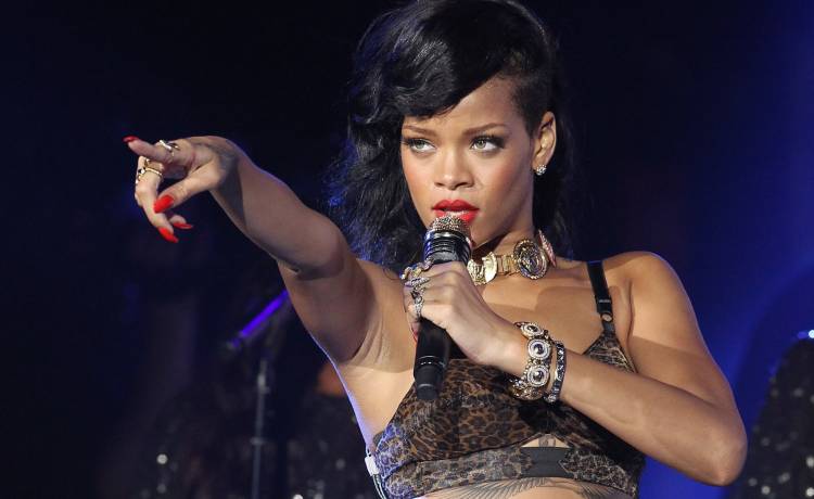 Rihanna odsłania ciało. Wokalistka zapozowała w seksownej bieliźnie