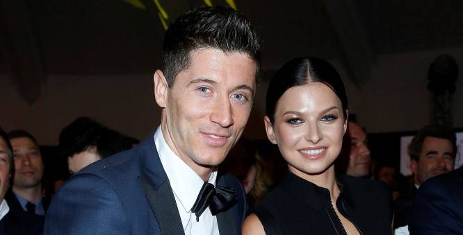 Anna i Robert Lewandowscy wyciągnęli pomocną dłoń. Przekazali szpitalowi mnóstwo pieniędzy