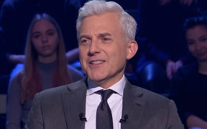 Prezydent z dołkiem w brodzie to? Wieża stanowiąca podporę wschodniego skrzydła zamku na Wawelu to...? Woda gazowana to wodny roztwór kwasu węglowego i kationów metali?