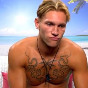 "Love Island 2". Igor i Oliwia się rozstali! Rozpętała się burzliwa kłótnia. "Potrzebujesz opiekunki"