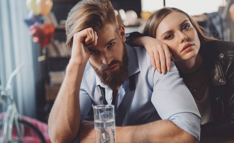 Istnieje skuteczny sposób na pozbycie się kaca? Znamy kilka domowych metod na bolesne skutki imprezowania