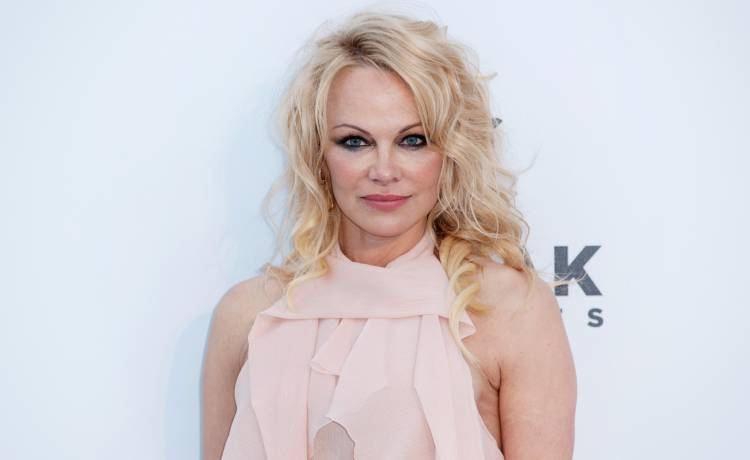Pamela Anderson zachwyca na pokazie mody. 56-latka pokazała się bez makijażu [FOTO]