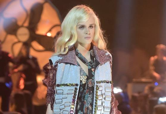 "Top Model". Transseksualna uczestniczka pozuje bez majtek. Odważne zdjęcie Kamili Warzechy