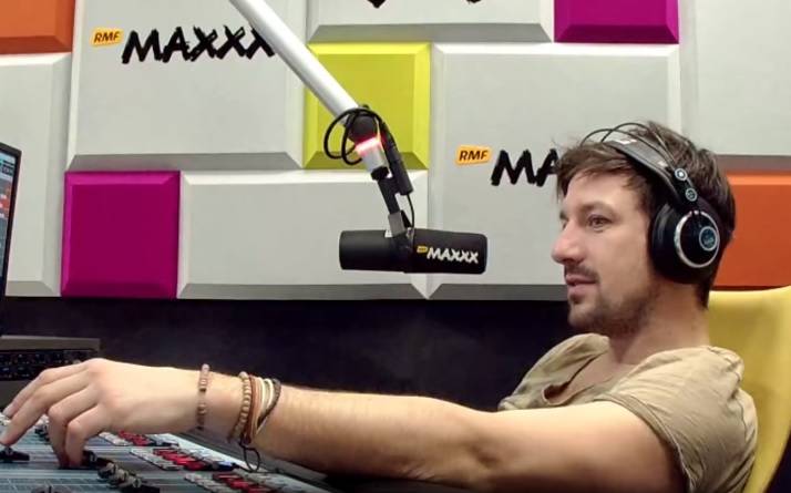 BUDZILLA w RMF MAXXX: Pobudka w gipsie