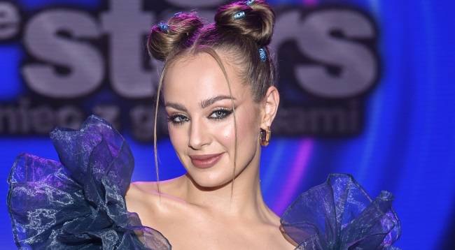 Wiktoria Gąsiewska postawiła na róż! Razem z siostrą szalały przed obiektywem. Jak wygląda Nicole Gąsiewska?