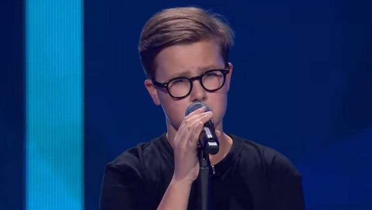 "The Voice Kids". Trzynastolatek oczarował jurorów! Jego wykonanie hitu "Hello" podbija Internet! [WIDEO]