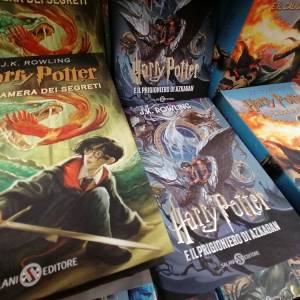 Zostań mistrzem zaklęć z nową książką Harry'ego Pottera!