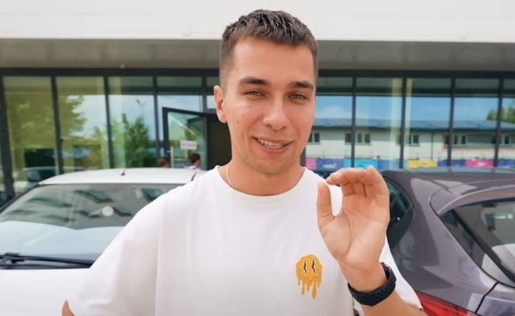 Ogromny suckes Friza. Youtuber nie mógł powstrzymać emocji. "Naprawdę płaczę"