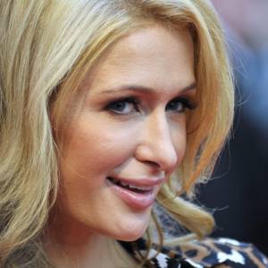 Paris Hilton wzięła ślub! Niewiele panien młodych zdecydowałoby się na taką suknię... [FOTO]