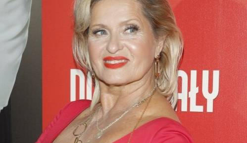 66-letnia Ewa Kasprzyk zrzuca ubrania i pluska się w morzu. Fani podziwiają odwagę aktorki "WOW"