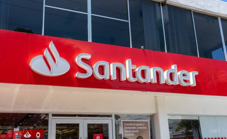 Pilny komunikat banku Santander, fot. Shutterstock