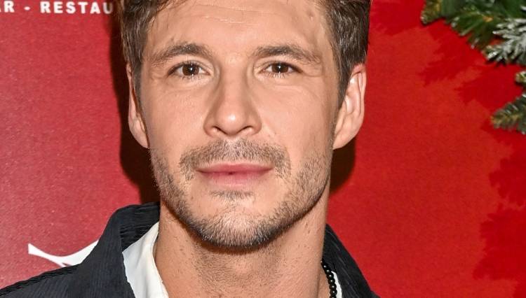 Mikołaj Roznerski do nowego zdjęcia nie pozował sam. Internauci przecierają oczy! "Widać, że zgrany duet"