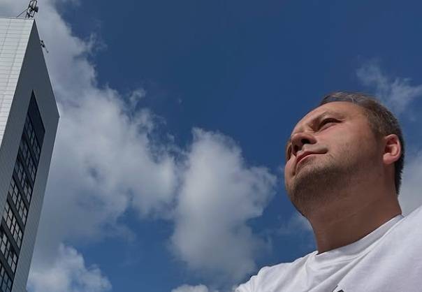 Adrian Szymaniak z programu „Ślub od pierwszego wejrzenia”. Fot. Instagram @adrian_szz