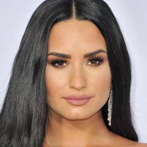 Demi Lovato pierwszy raz na scenie od przedawkowania. Jej niezwykle wzruszający występ otrzymał owację na stojąco